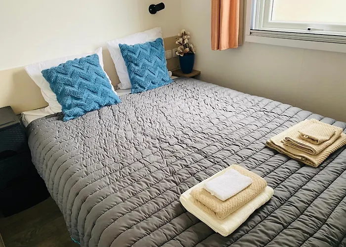 Camping Mobil 8 Personnes Climatisé 3 Avec Piscines Et à Pied à 500m à Canet-plage *