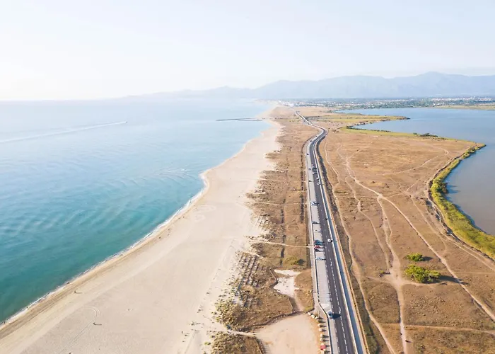 Mobil 8 Personnes Climatisé 3 Avec Piscines Et à Pied à 500m à Canet-plage Camping *