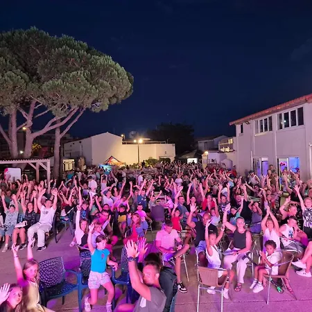Kemp Mobil 8 Personnes Climatise 3 Avec Piscines Et A Pied A 500m A Canet-plage Canet-en-Roussillon