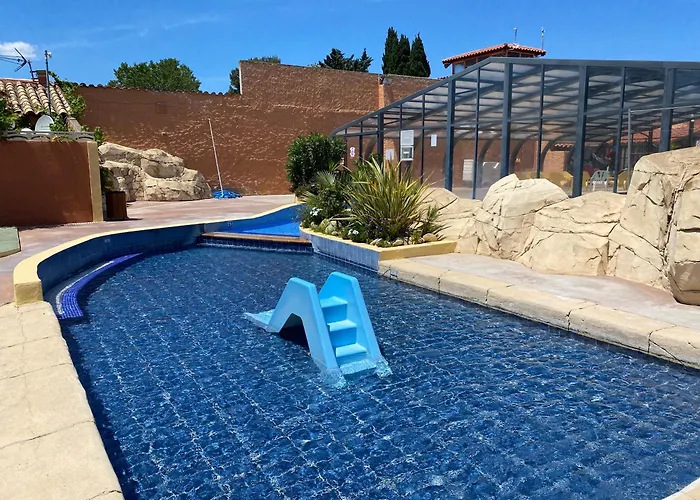 Mobil 8 Personnes Climatise 3 Avec Piscines Et A Pied A 500m A Canet-plage مكان تخييم كانيه