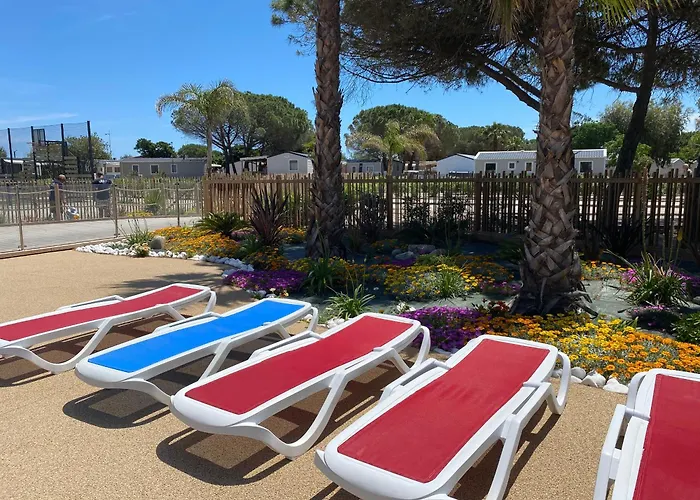 مكان تخييم Mobil 8 Personnes Climatise 3 Avec Piscines Et A Pied A 500m A Canet-plage