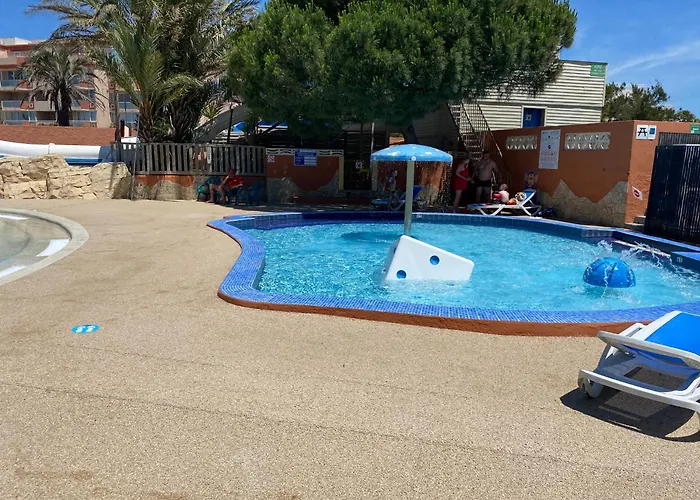 Mobil 8 Personnes Climatise 3 Avec Piscines Et A Pied A 500m A Canet-plage * كانيه