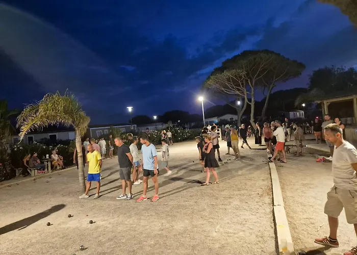 مكان تخييم Mobil 8 Personnes Climatise 3 Avec Piscines Et A Pied A 500m A Canet-plage *