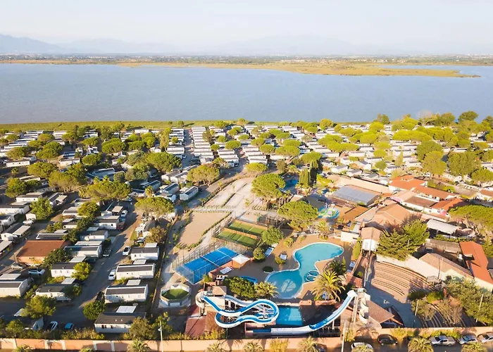 Mobil 8 Personnes Climatise 3 Avec Piscines Et A Pied A 500m A Canet-plage مكان تخييم كانيه
